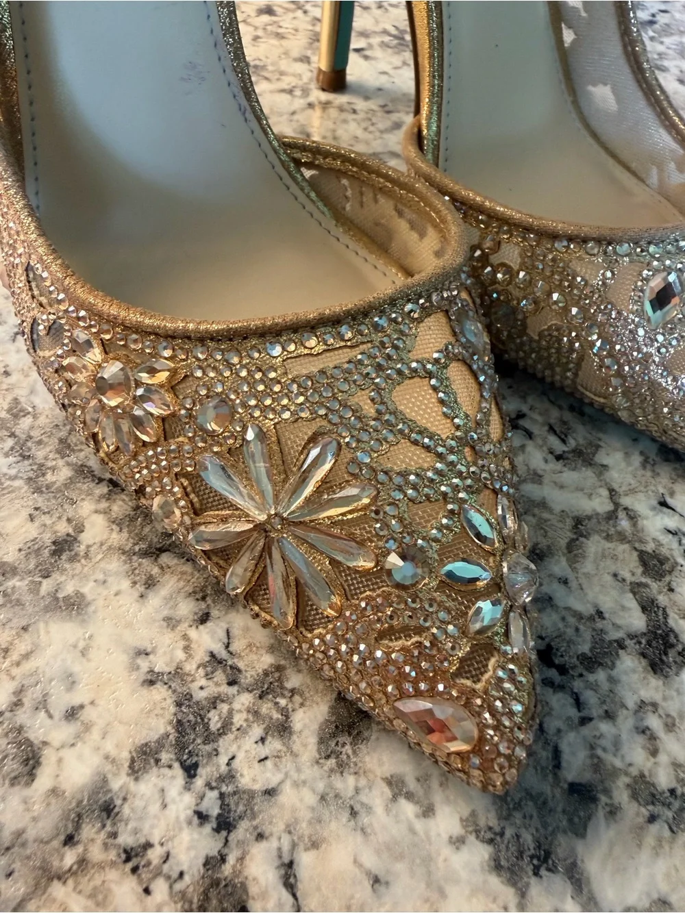 Betsey Johnson Gold Beaded Floral Pointed-Toe Pumps Wedding Gems 💎 Blue Bottom